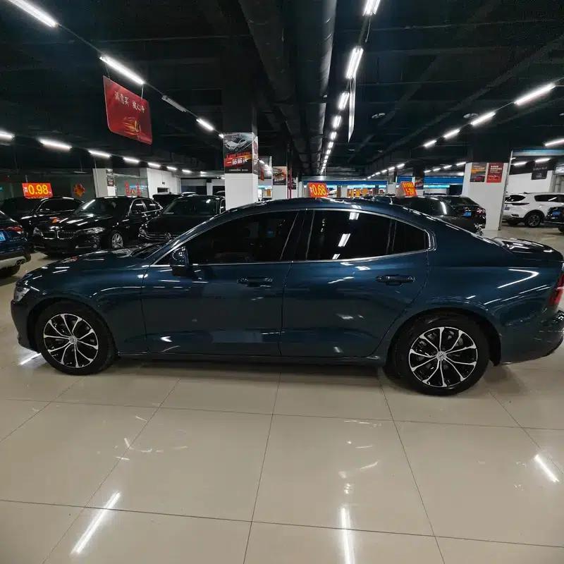 2022 Volvo S60 B4 Smart Luxury Edition — миниатюра 3