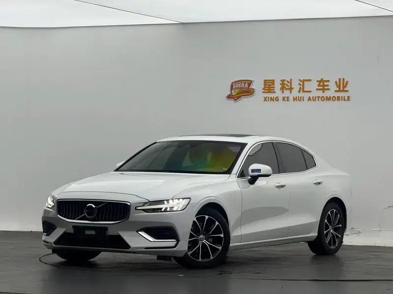 2022 Volvo S60 B4 Smart Luxury Edition — миниатюра 1