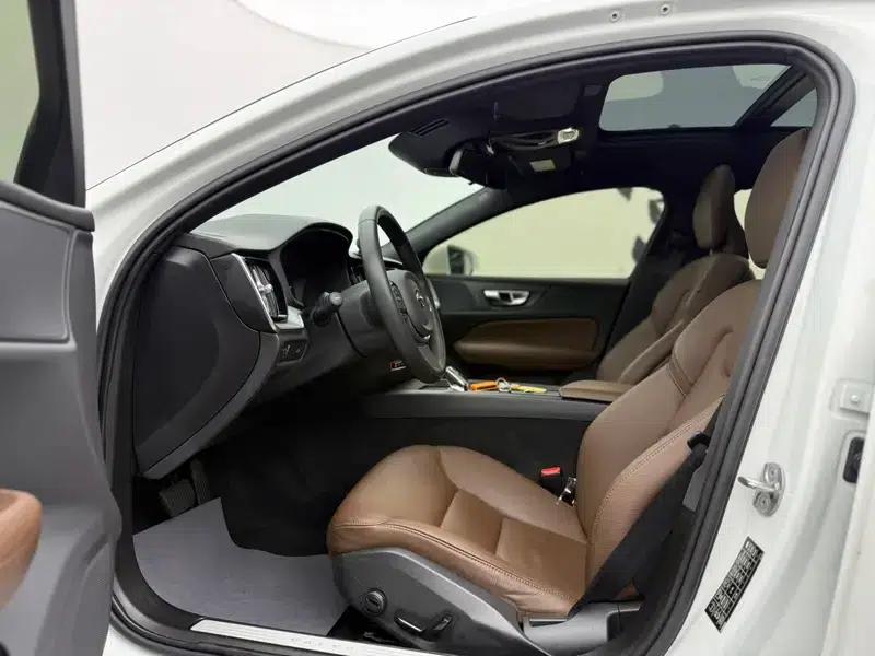 2022 Volvo S60 B4 Smart Luxury Edition — миниатюра 11