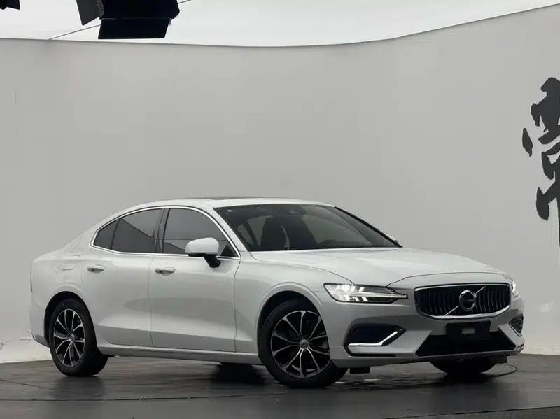 2022 Volvo S60 B4 Smart Luxury Edition — миниатюра 3