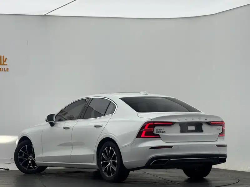 2022 Volvo S60 B4 Smart Luxury Edition — миниатюра 4