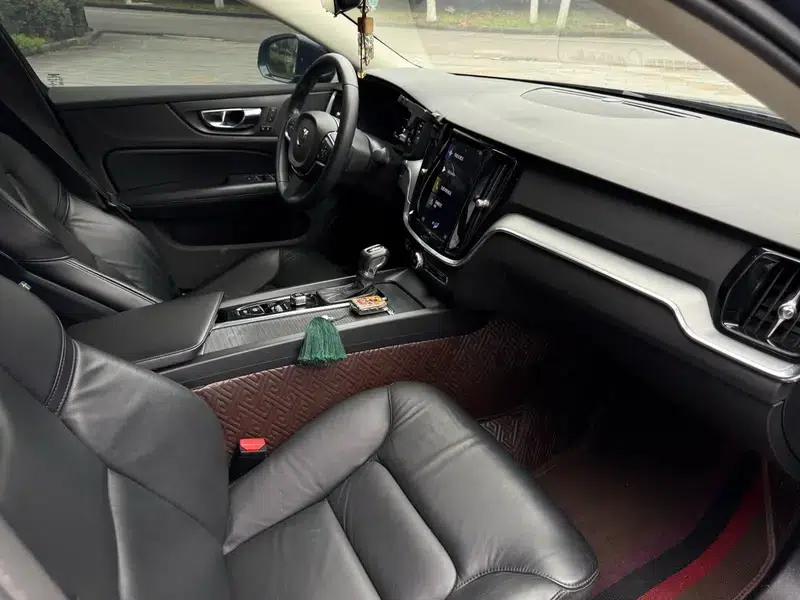 2020 Volvo S60 T4 Inscription Luxury Edition — миниатюра 11