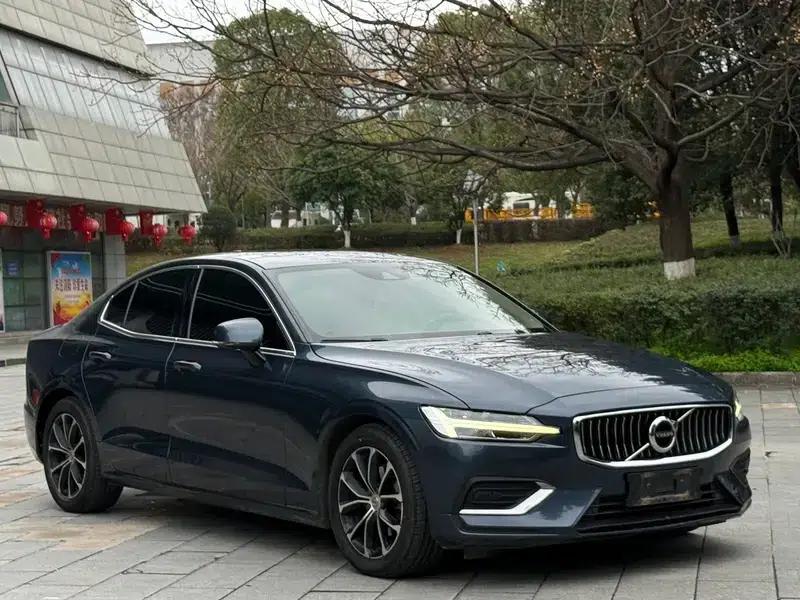 2020 Volvo S60 T4 Inscription Luxury Edition — миниатюра 3