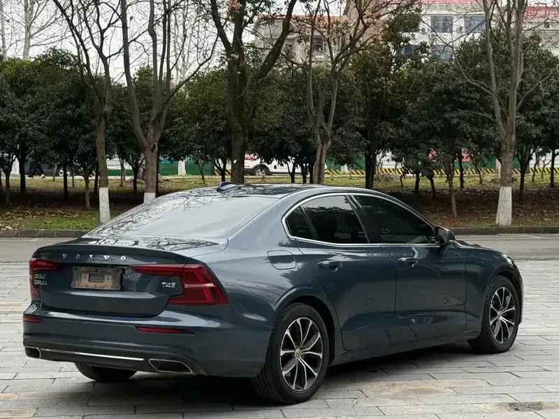2020 Volvo S60 T4 Inscription Luxury Edition — миниатюра 7