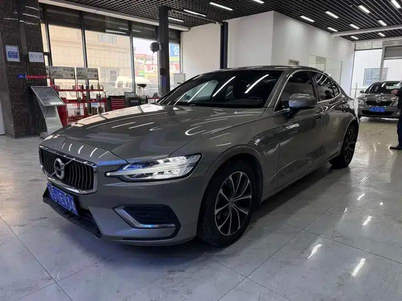 2022 Volvo S60 B4 Smart Luxury Edition — миниатюра 1