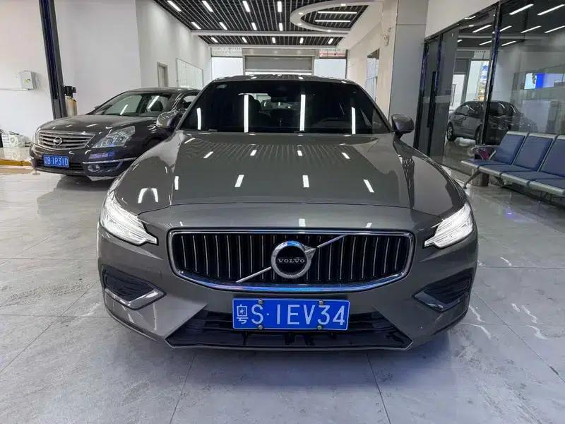 2022 Volvo S60 B4 Smart Luxury Edition — миниатюра 2