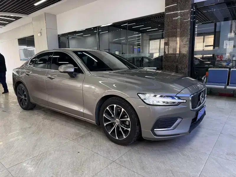 2022 Volvo S60 B4 Smart Luxury Edition — миниатюра 3