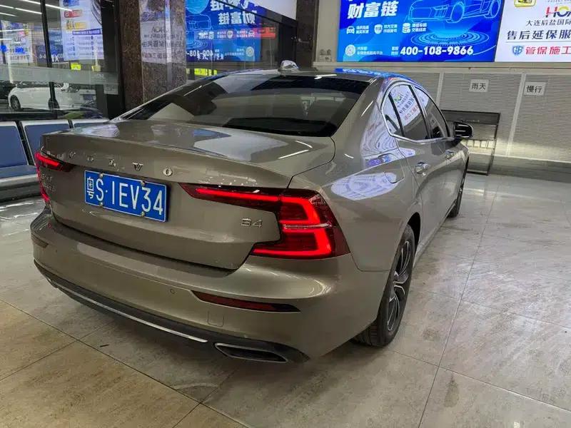 2022 Volvo S60 B4 Smart Luxury Edition — миниатюра 5