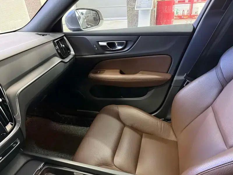 2022 Volvo S60 B4 Smart Luxury Edition — миниатюра 9