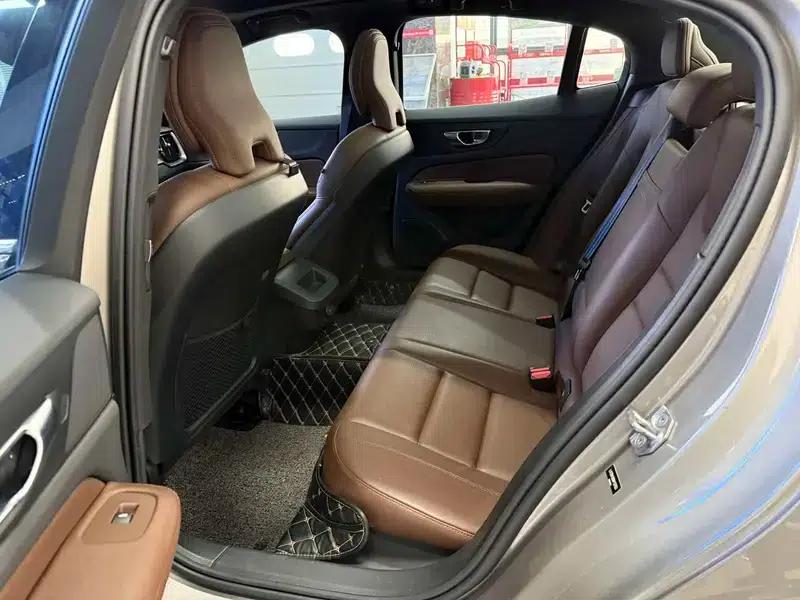 2022 Volvo S60 B4 Smart Luxury Edition — миниатюра 10