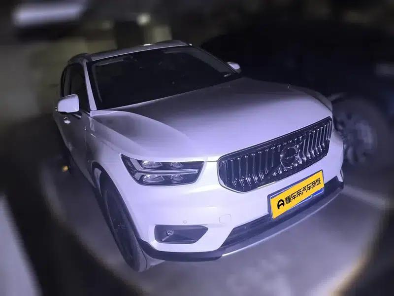 2021 Volvo XC40 T4 AWD Inscription Luxury Edition — миниатюра 3