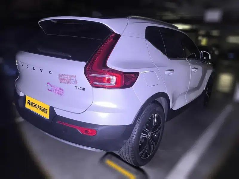 2021 Volvo XC40 T4 AWD Inscription Luxury Edition — миниатюра 4