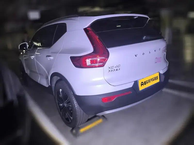 2021 Volvo XC40 T4 AWD Inscription Luxury Edition — миниатюра 6