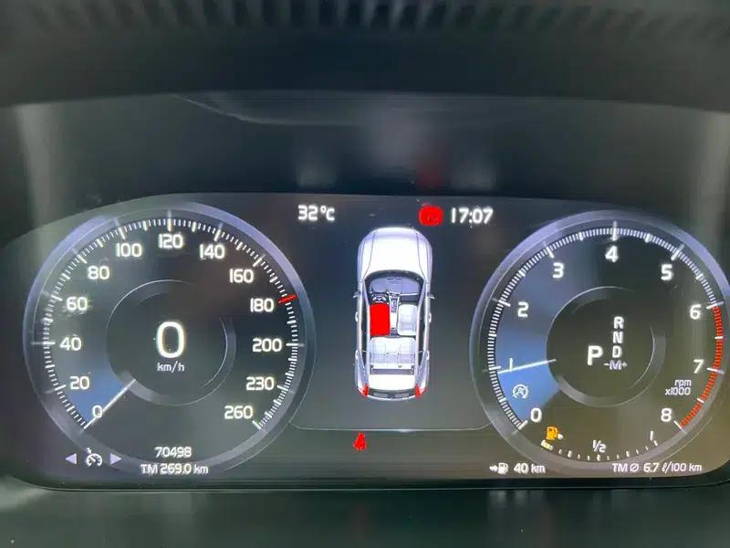2021 Volvo XC40 T3 Smart Fashion Edition — миниатюра 10