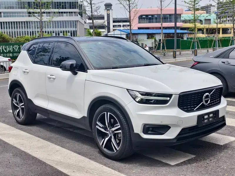 2020 Volvo XC40 T4 AWD Inscription Luxury Edition — миниатюра 3