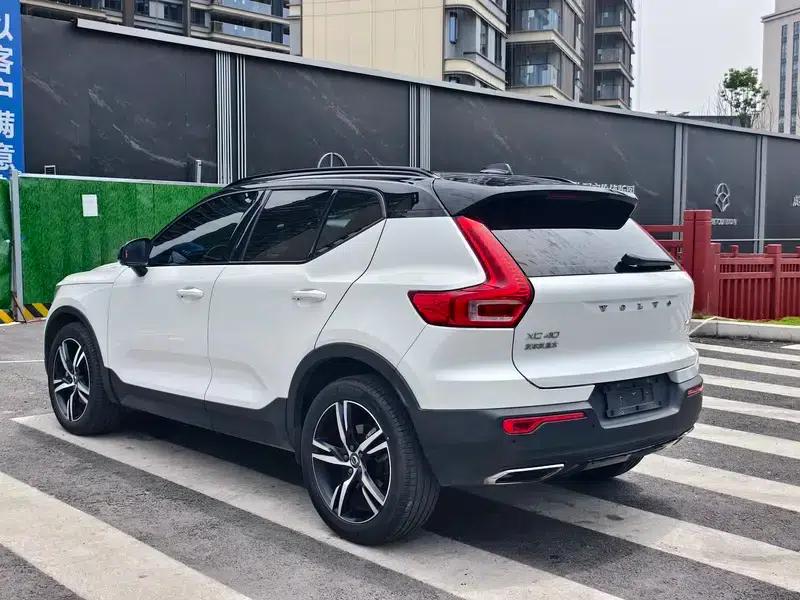 2020 Volvo XC40 T4 AWD Inscription Luxury Edition — миниатюра 4