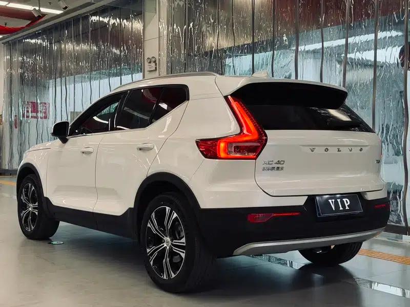 2021 Volvo XC40 T4 AWD Inscription Luxury Edition — миниатюра 4