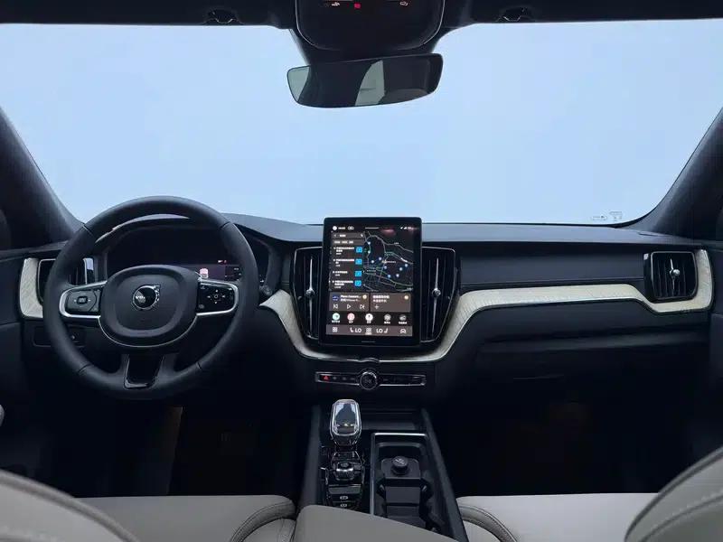 2026 Volvo XC60 PHEV T8 AWD Long Range Smart Luxury Edition — миниатюра 14