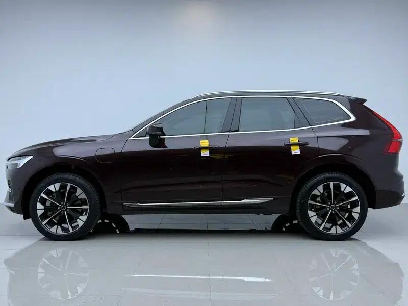 2026 Volvo XC60 PHEV T8 AWD Long Range Smart Luxury Edition — миниатюра 4