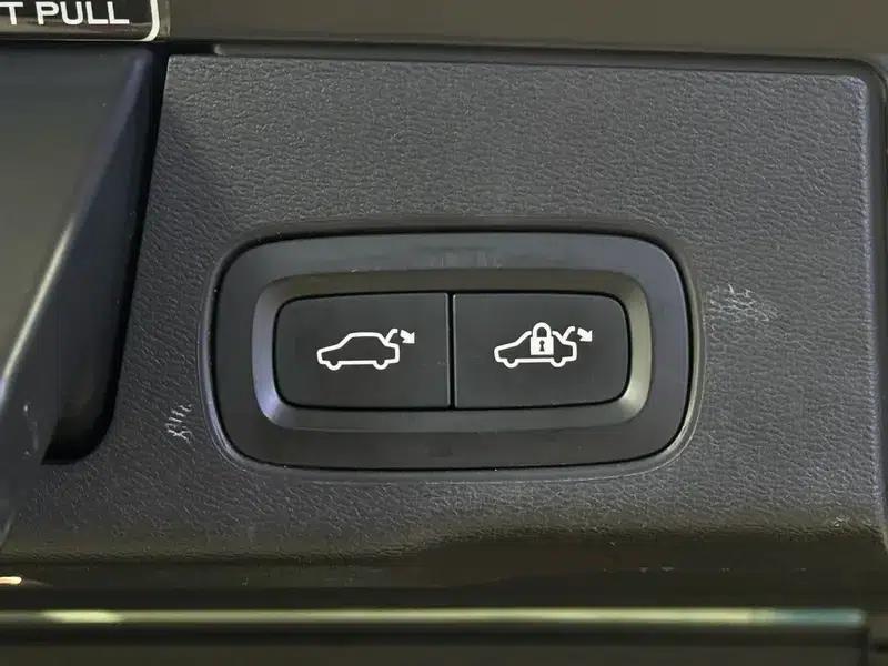 2021 Volvo XC60 PHEV T8 E-Drive Hybrid Smart Luxury Edition — миниатюра 15