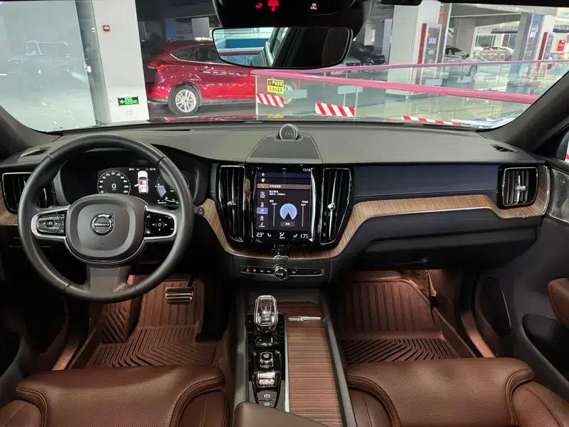 2021 Volvo XC60 PHEV T8 E-Drive Hybrid Smart Luxury Edition — миниатюра 17