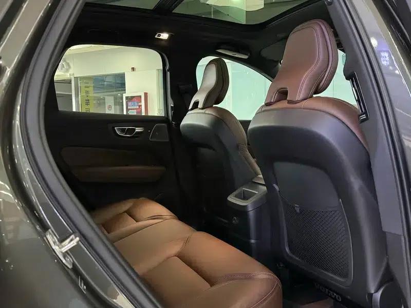 2021 Volvo XC60 PHEV T8 E-Drive Hybrid Smart Luxury Edition — миниатюра 23