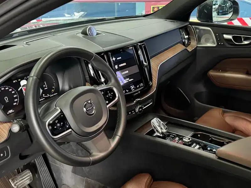 2021 Volvo XC60 PHEV T8 E-Drive Hybrid Smart Luxury Edition — миниатюра 9