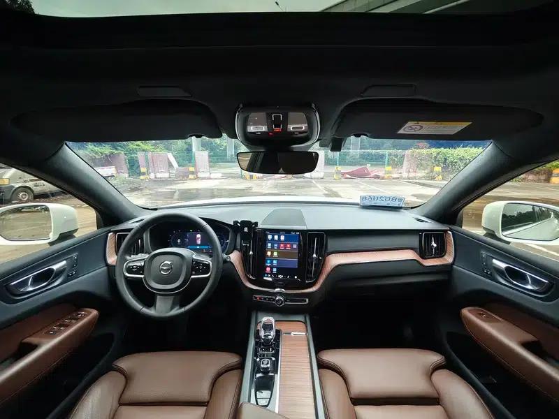 2024 Volvo XC60 PHEV T8 AWD Long Range Smart Luxury Edition — миниатюра 6