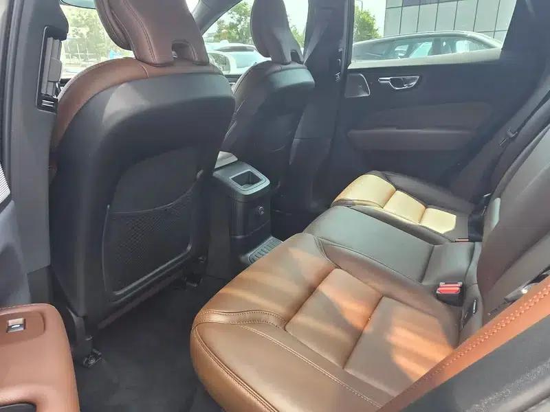 2025 Volvo XC60 PHEV T8 AWD Long Range Smart Luxury Edition — миниатюра 14