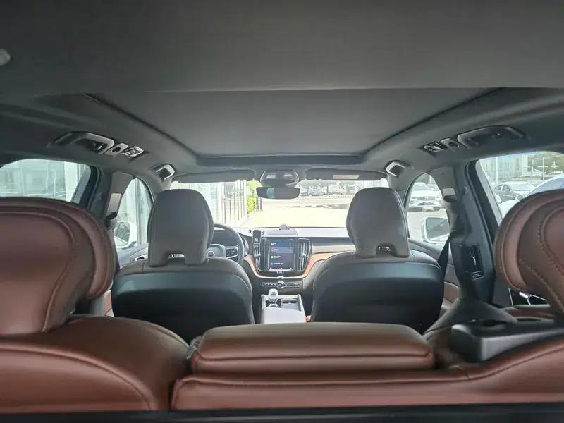 2025 Volvo XC60 PHEV T8 AWD Long Range Smart Luxury Edition — миниатюра 15