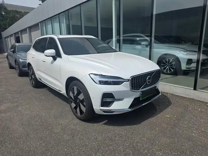 2025 Volvo XC60 PHEV T8 AWD Long Range Smart Luxury Edition — миниатюра 3