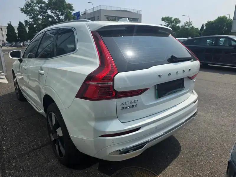 2025 Volvo XC60 PHEV T8 AWD Long Range Smart Luxury Edition — миниатюра 4