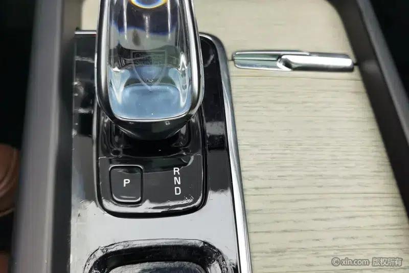 Volvo XC60 PHEV 2019 T8 E-Drive Hybrid Supreme Luxury Edition (China VI Emission Standard) — миниатюра 9