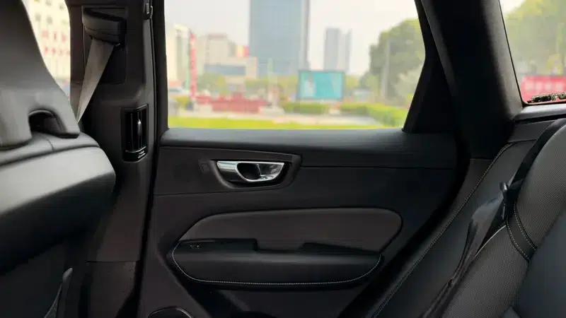2021 Volvo XC60 PHEV T8 E-Drive Hybrid Smart Sport Edition — миниатюра 10