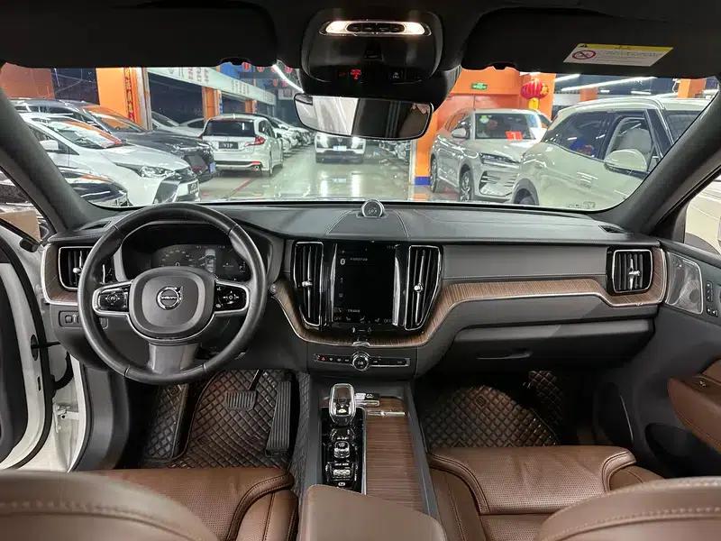 2021 Volvo XC60 PHEV T8 E-Drive Hybrid Smart Luxury Edition — миниатюра 7