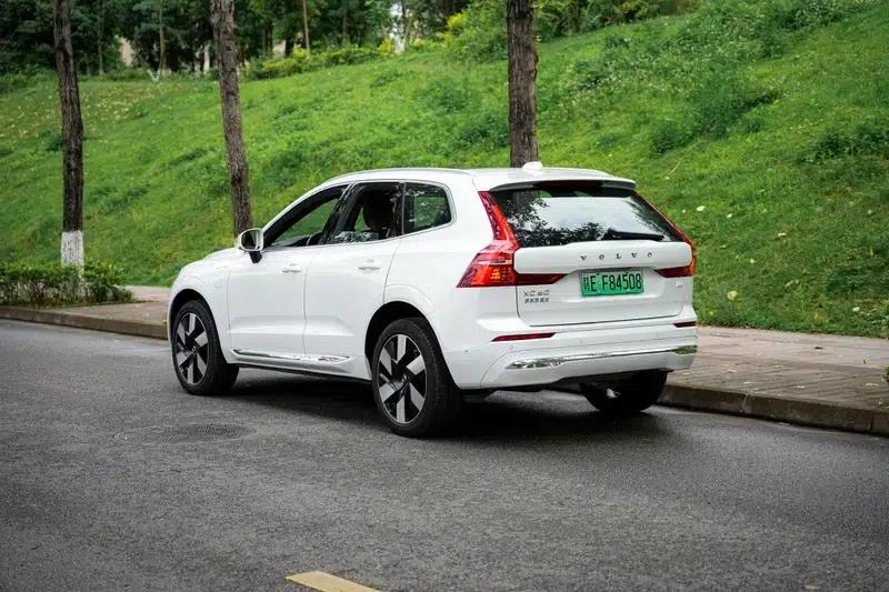 2024 Volvo XC60 PHEV T8 AWD Long Range Smart Luxury Edition — миниатюра 4