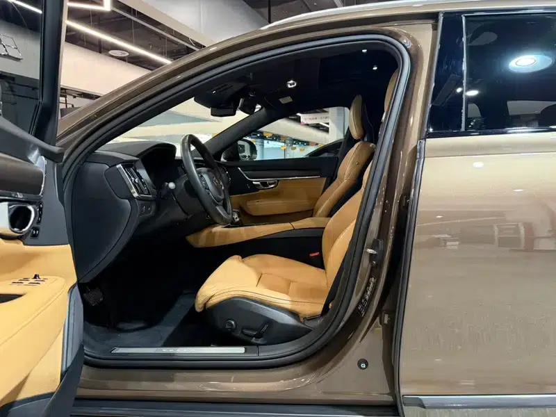 2017 Volvo V90 Cross Country T5 AWD Smart Edition — миниатюра 24