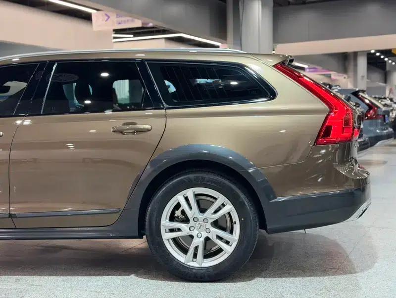 2017 Volvo V90 Cross Country T5 AWD Smart Edition — миниатюра 4