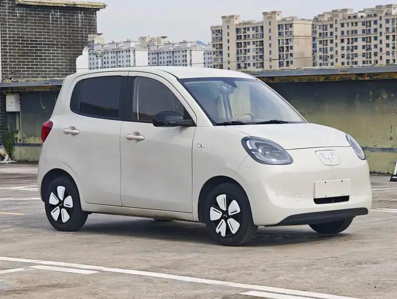 Wuling Hongguang MINIEV 2025 Model, 205km/h, Lithium Iron Phosphate, Four-Door Version, Premium+ Edition — миниатюра 3