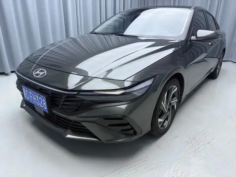 Hyundai Elantra 2023 1.5L CVT LUX Premium Edition — миниатюра 1
