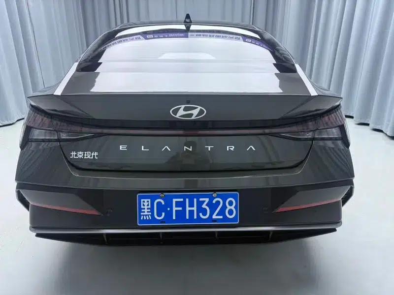 Hyundai Elantra 2023 1.5L CVT LUX Premium Edition — миниатюра 8