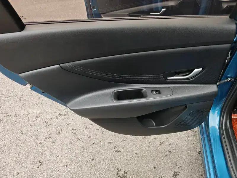 Hyundai Elantra 2021 1.5L CVT TOP Flagship Edition — миниатюра 8