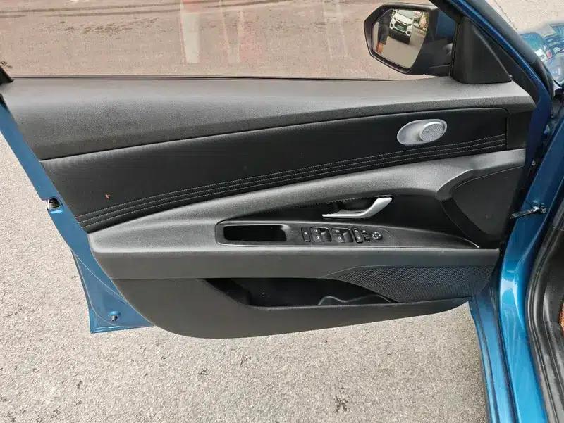 Hyundai Elantra 2021 1.5L CVT TOP Flagship Edition — миниатюра 10