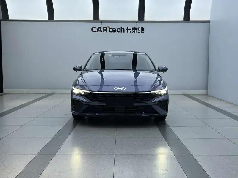 Hyundai Elantra 2023 1.5L CVT LUX Premium Edition — миниатюра 2