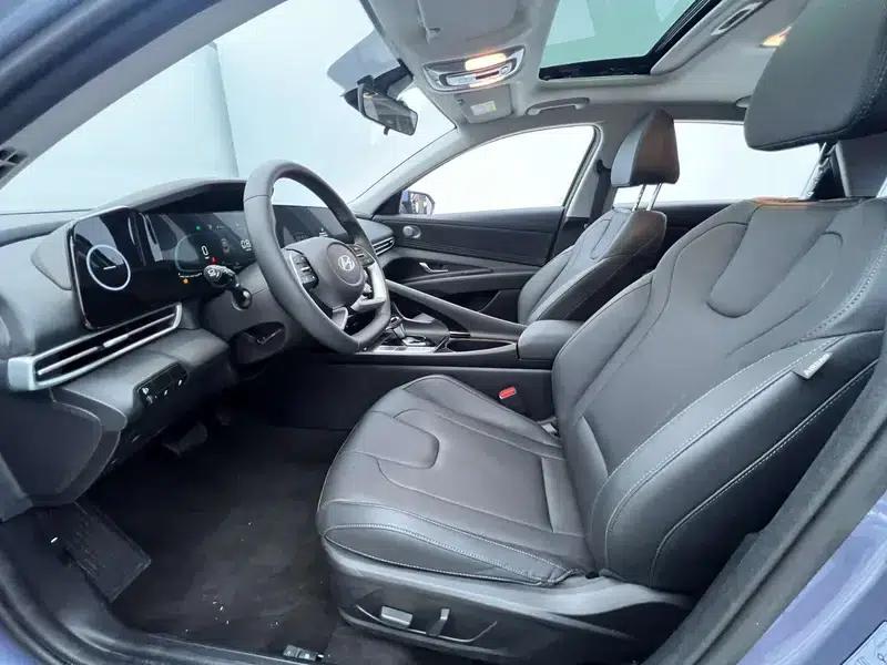 Hyundai Elantra 2023 1.5L CVT LUX Premium Edition — миниатюра 19