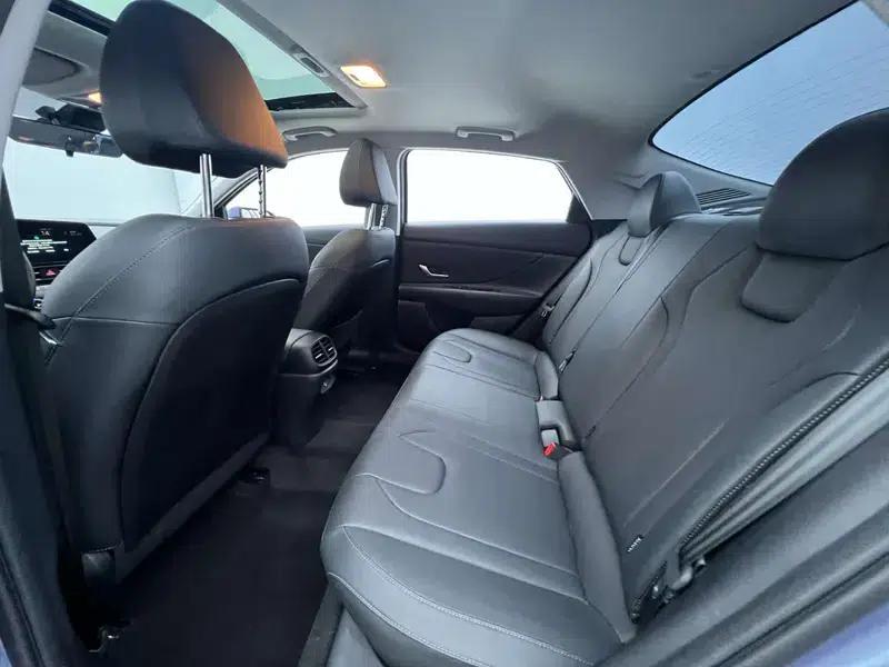 Hyundai Elantra 2023 1.5L CVT LUX Premium Edition — миниатюра 21
