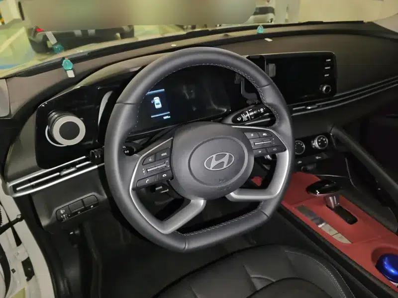 Hyundai Elantra 2023 1.5L CVT GLX Elite Edition — миниатюра 11