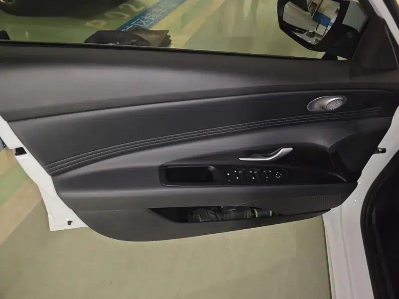 Hyundai Elantra 2023 1.5L CVT GLX Elite Edition — миниатюра 16