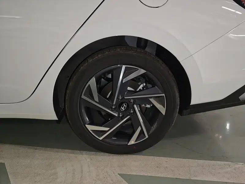 Hyundai Elantra 2023 1.5L CVT GLX Elite Edition — миниатюра 20