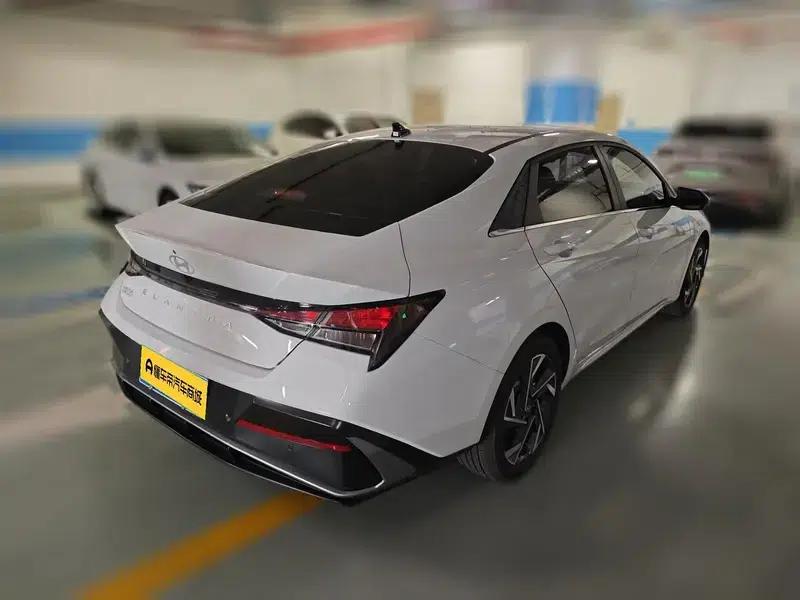 Hyundai Elantra 2023 1.5L CVT GLX Elite Edition — миниатюра 4
